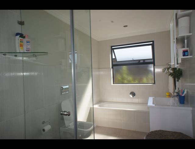 5 BEDROOM HOUSE TO LET IN PALM LAKES ESTATE